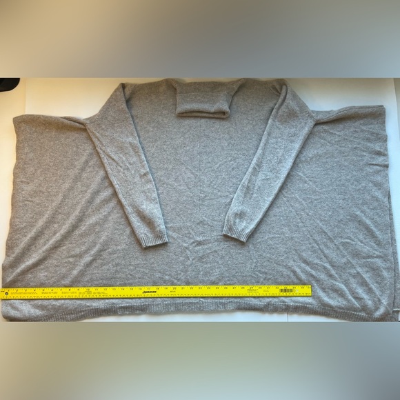 Cashmere Elegant Beige Poncho Turtleneck - Picture 13 of 13